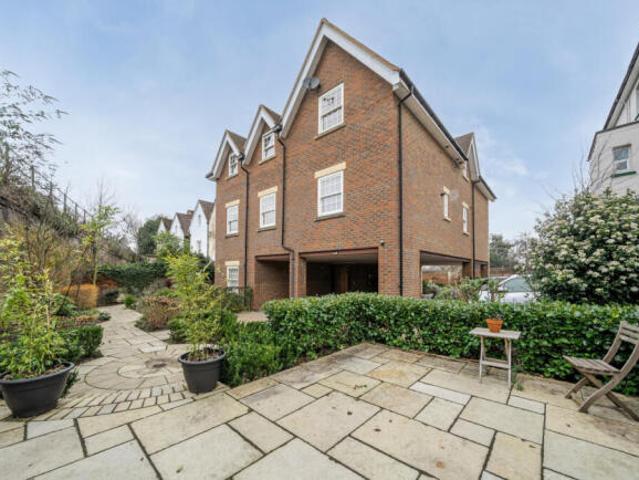 Apartment for sale in Westborough, Surrey
