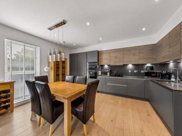 Apartment for sale in Jordanhill, Scotland