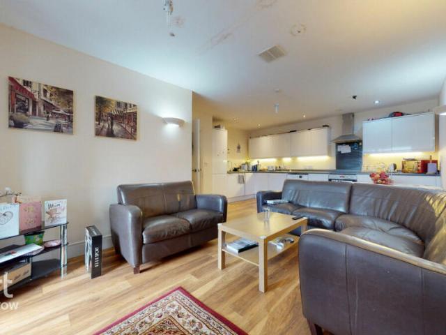 Apartment for sale in Chingford