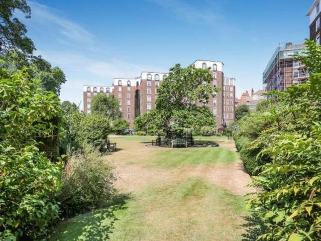 Apartment for sale in Kensington, Calderstones