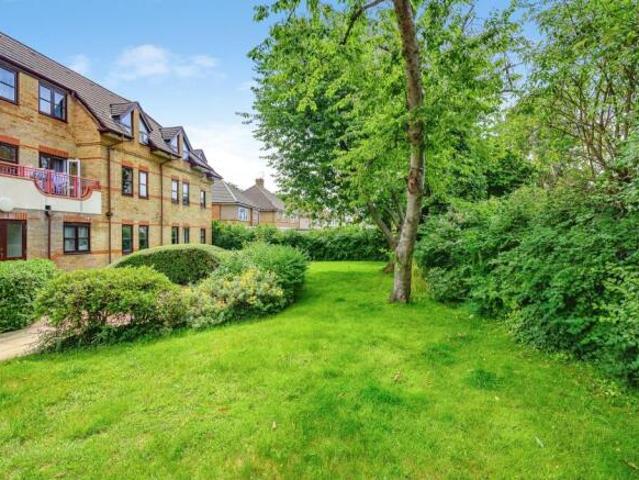 Apartment for sale in Garston, Watford