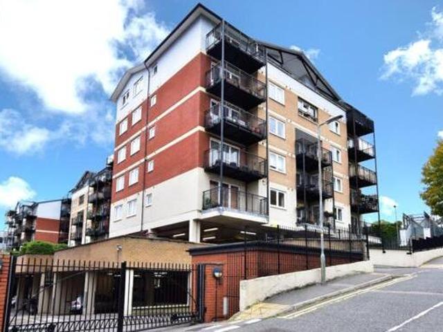 House for sale in Batchworth, Hertfordshire