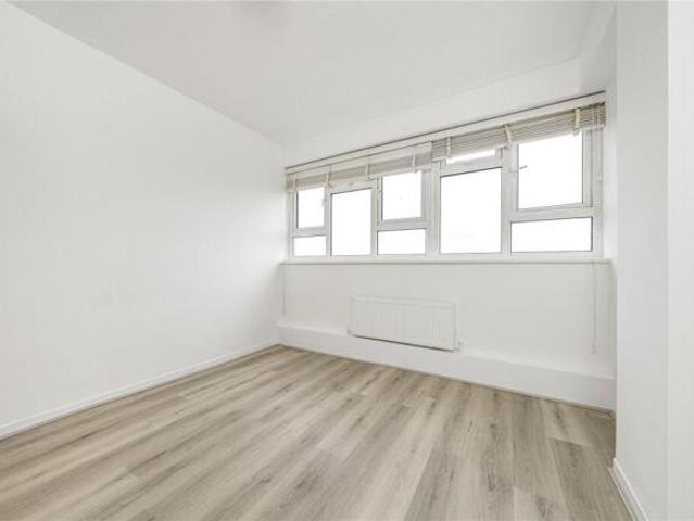 Apartment for sale in Southfields, Greater London