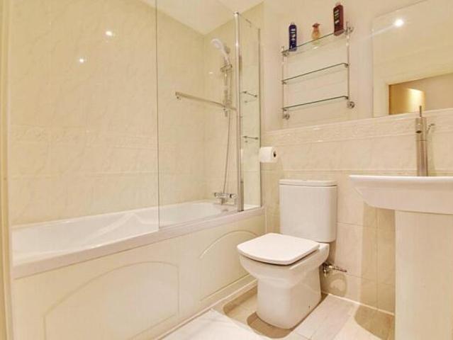 Apartment for sale in Holywell Estate, North Watford