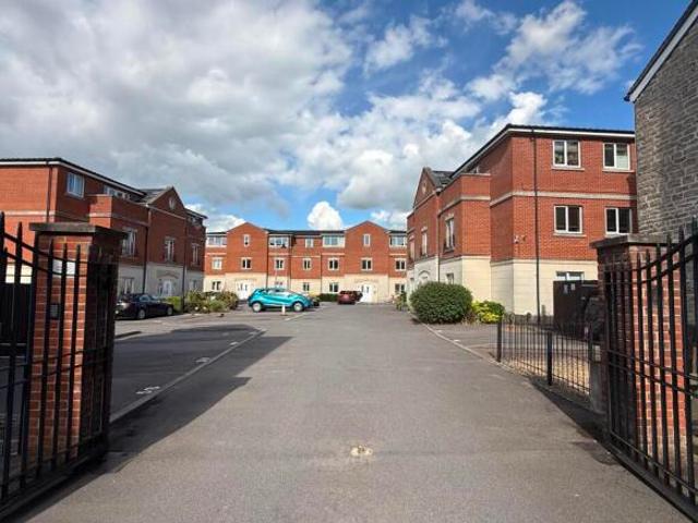 Apartment for sale in Rodbourne, Swindon