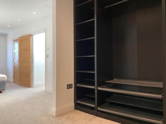 Apartment for sale in Pilgrims' Hatch, Navestock Side