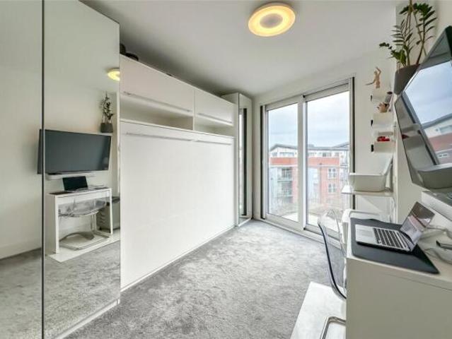 Apartment for sale in Five Acres, Hertfordshire