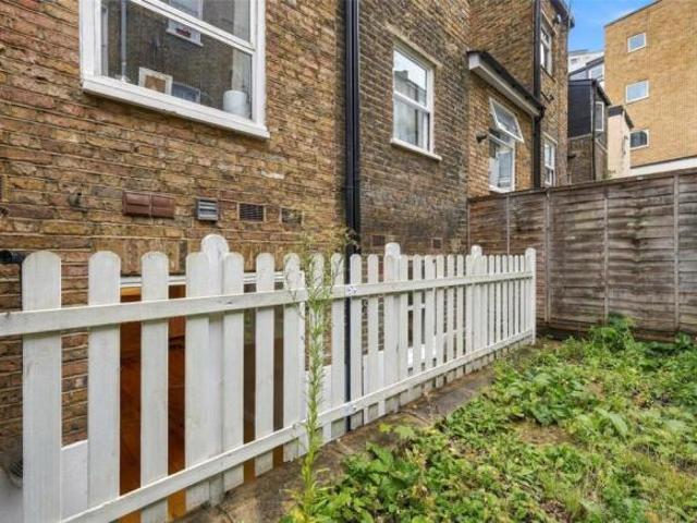 Apartment for sale in Cat Hill, England