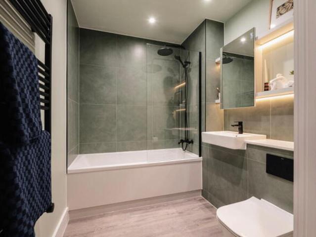 Apartment for sale in Cat Hill, England