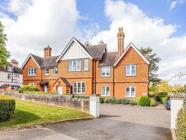 House for sale in Oxted, Hillview