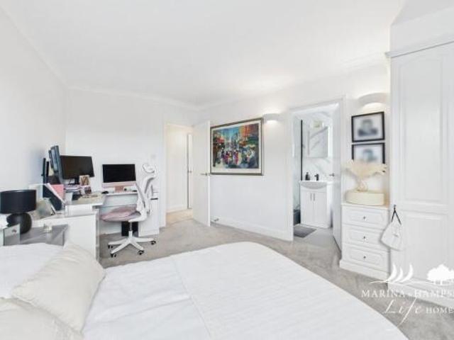 Apartment for sale in Port Solent, Portsmouth