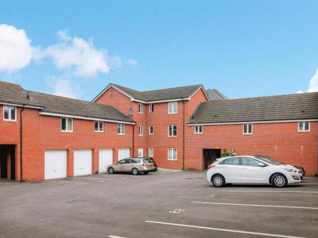 Apartment for sale in Swindon