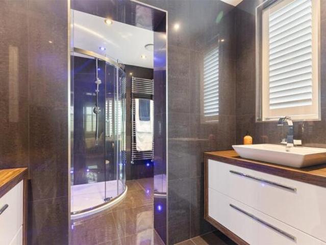 Apartment for sale in Roundhay, West Yorkshire