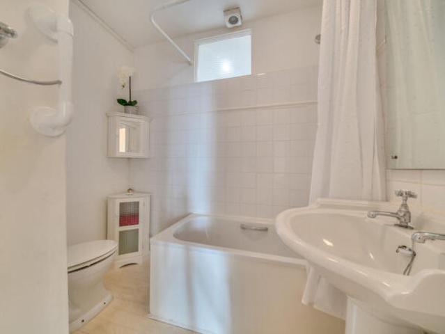 Apartment for sale in Erith, Greater London