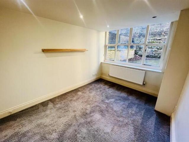 Apartment for sale in Huddersfield, West Yorkshire