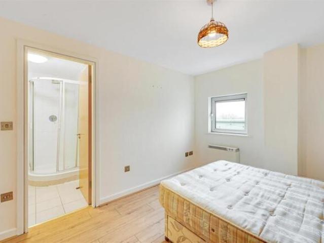 Apartment for sale in Canning Town, Greater London