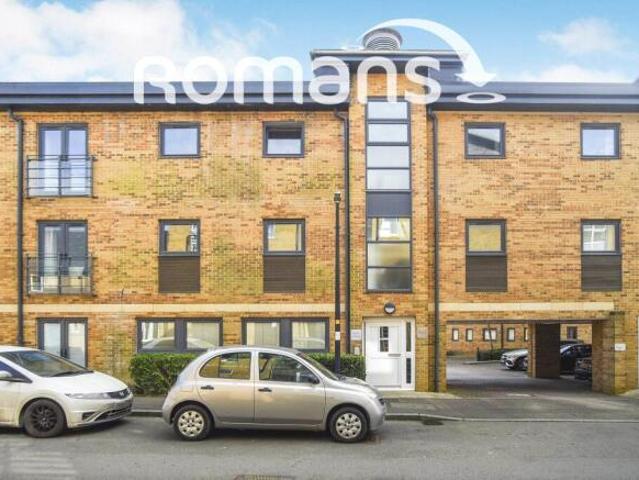 Apartment for sale in Swindon