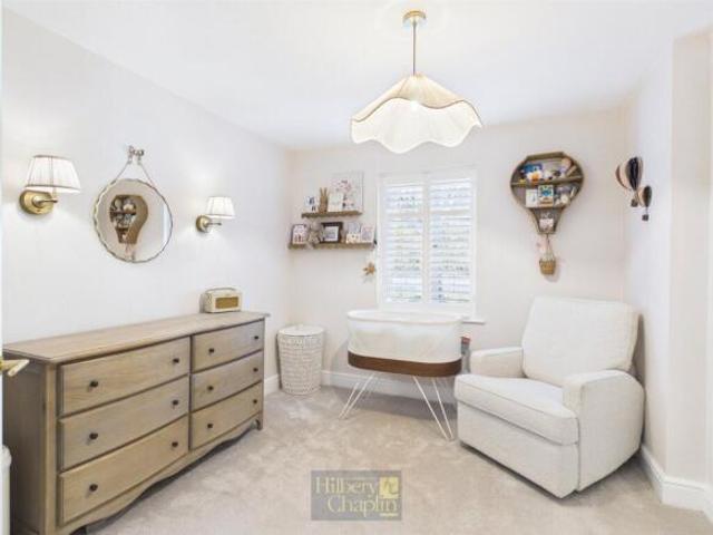 Apartment for sale in Navestock Side