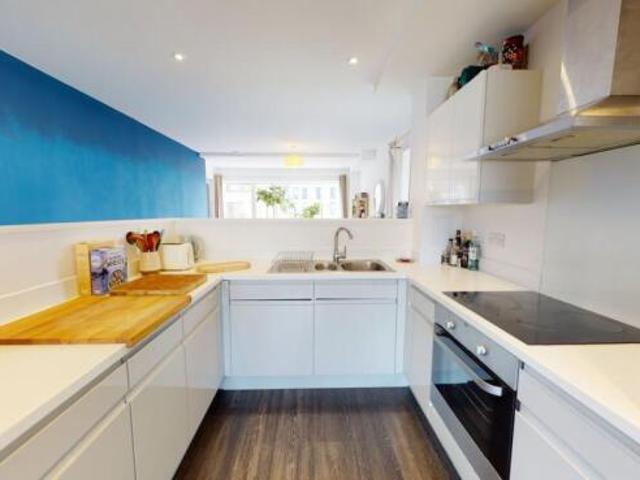 Apartment for sale in East Greenwich, Greater London