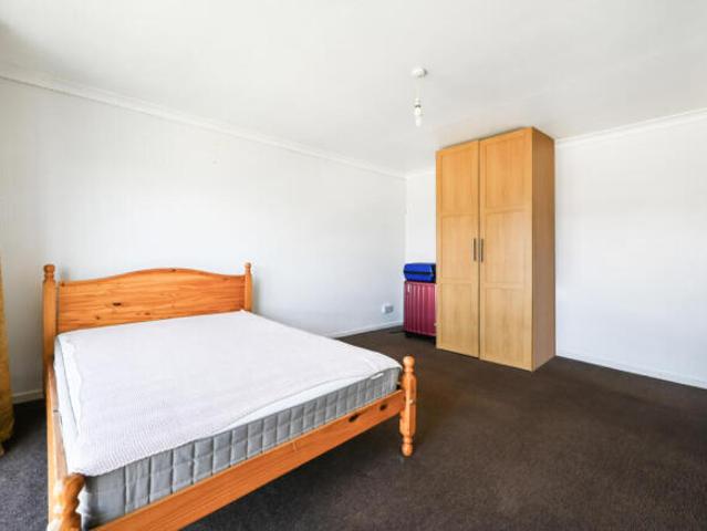Apartment for sale in Cat Hill, England