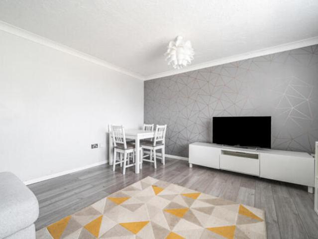 Apartment for sale in Slough