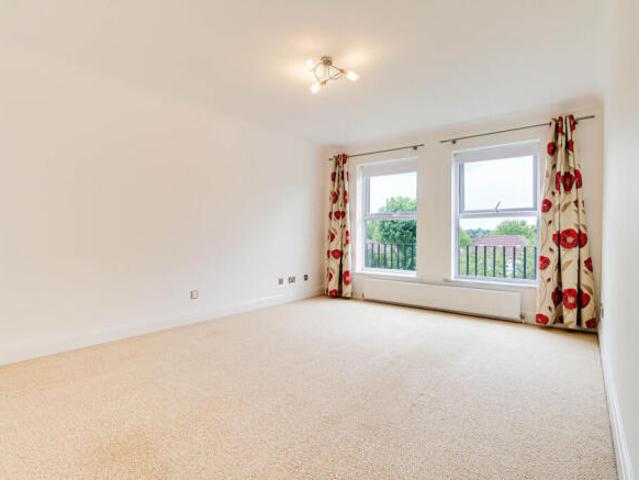Apartment for sale in Five Acres, Hertfordshire