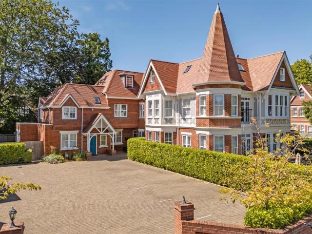 Apartment for sale in Branksome Park