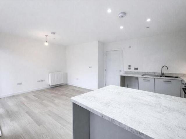 Apartment for sale in Wardle, Burnedge