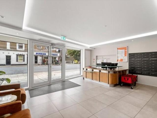 Apartment for sale in Cat Hill, England