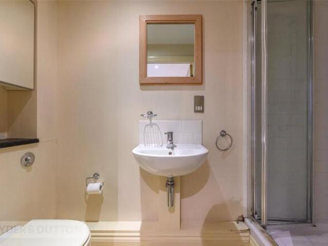 Apartment for sale in Huddersfield, West Yorkshire