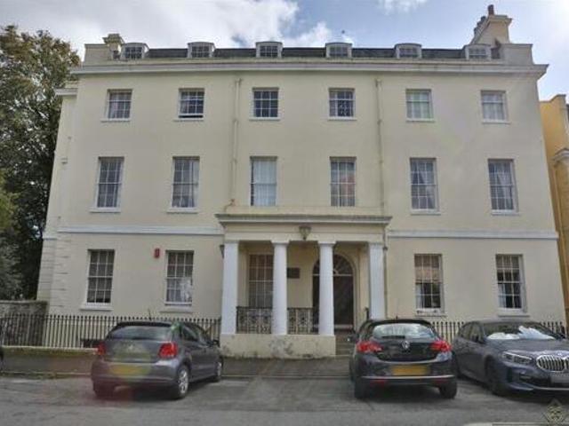 House for sale in Follaton, Strode