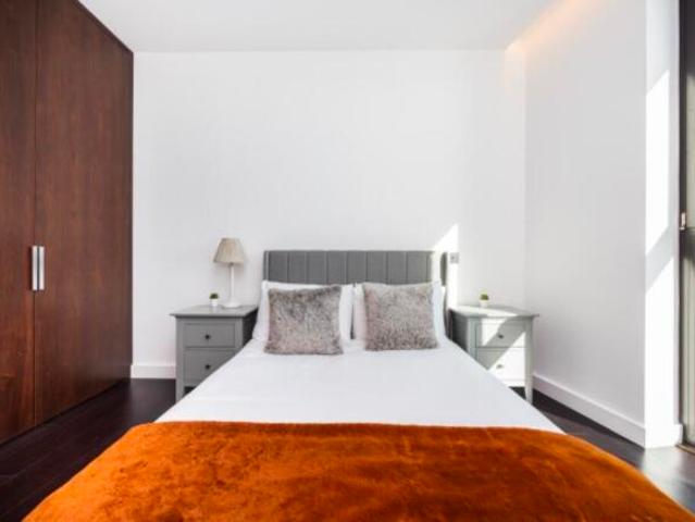Apartment for sale in Cat Hill, England