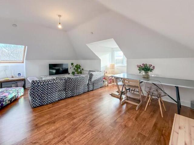Apartment for sale in Five Acres, Hertfordshire