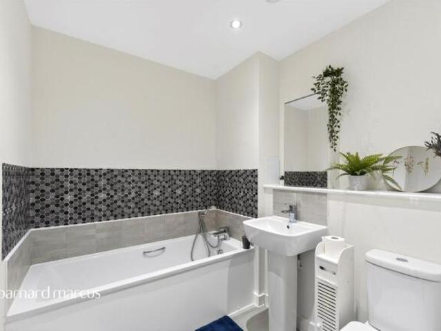 Apartment for sale in New Malden, Greater London