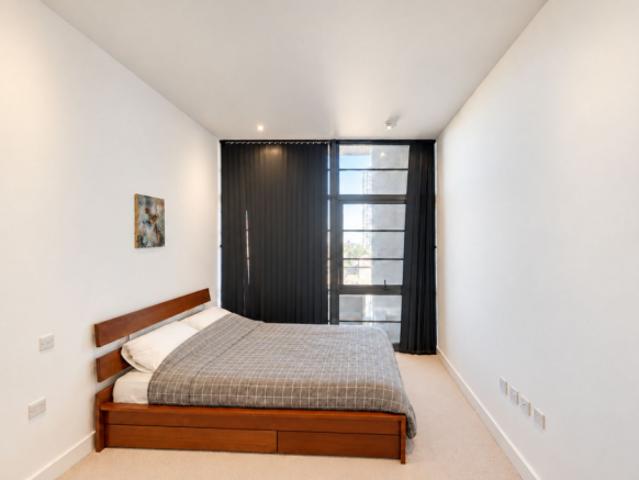 Apartment for sale in Cat Hill, England
