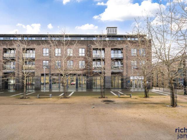 Apartment for sale in Swindon