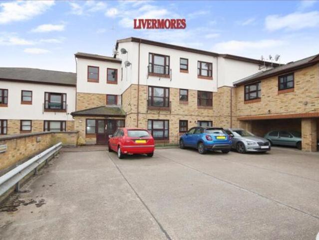 Apartment for sale in Monks Orchard, Kent