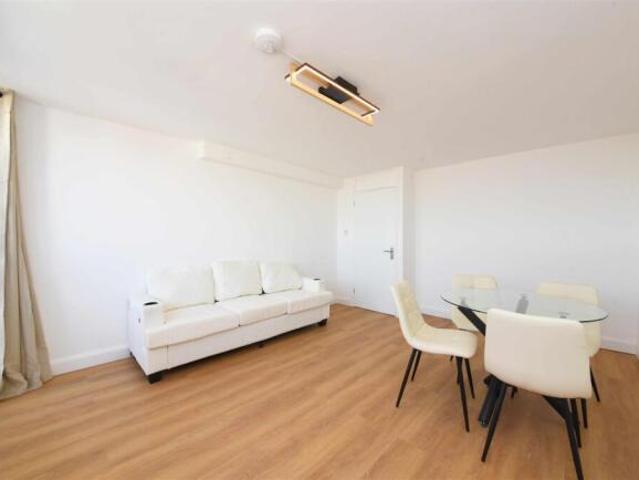 Apartment for sale in East Finchley, Greater London