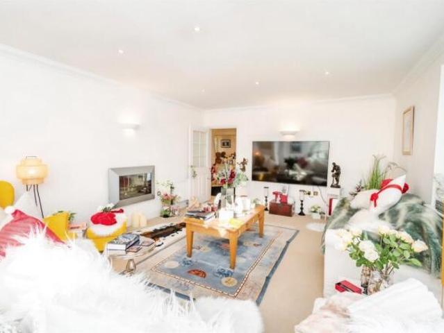 Apartment for sale in Bassett, City Of Southampton