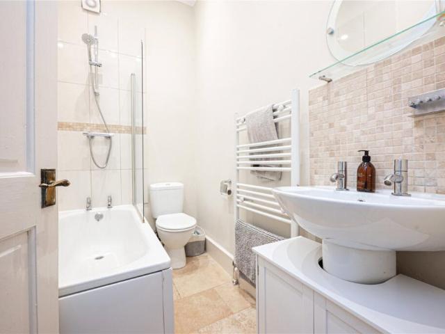 Apartment for sale in Twickenham, Greater London
