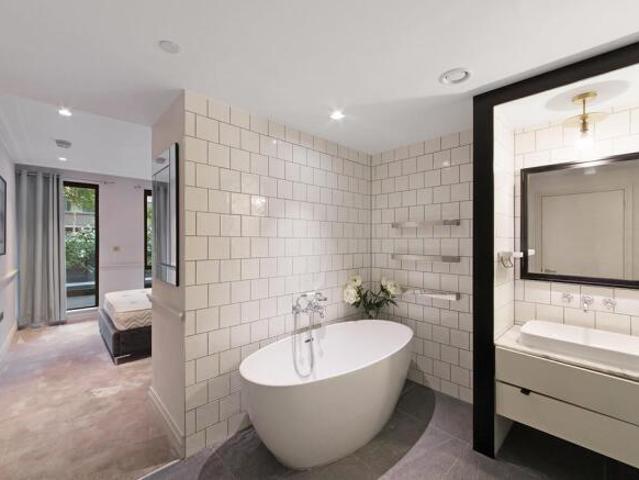 Apartment for sale in Hammersmith, Greater London