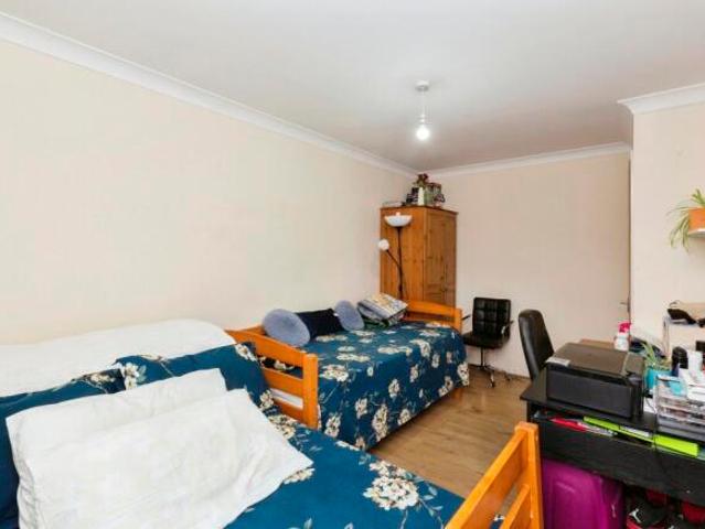 Apartment for sale in Cat Hill, England