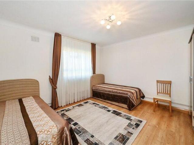Apartment for sale in Canning Town, Greater London