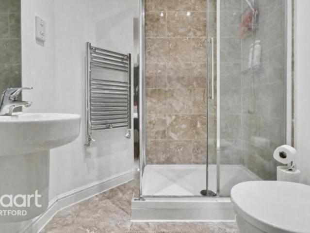 Apartment for sale in Erith, Greater London