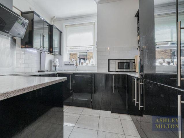 Apartment for sale in Paddington, Greater London