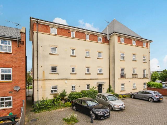 Apartment for sale in Swindon