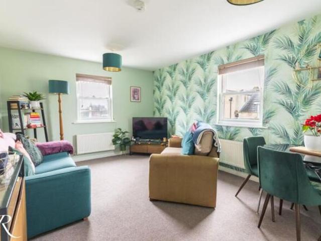 Apartment for sale in Oakley, Golden Valley