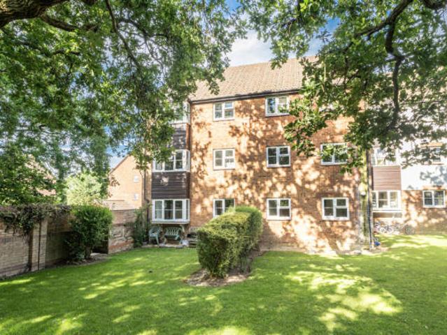 Apartment for sale in North Watford, Hertfordshire