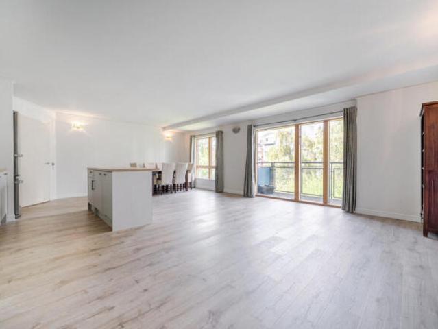 Apartment for sale in Royal Borough of Greenwich, Greater London