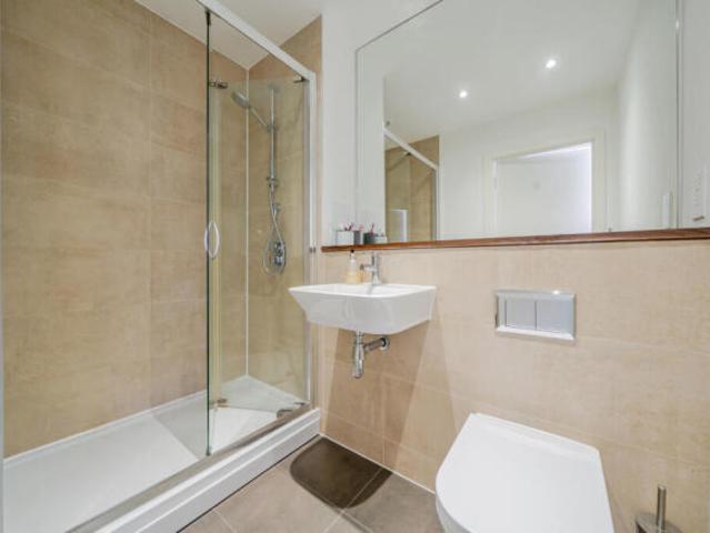 Apartment for sale in Royal Borough of Greenwich, Greater London